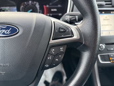 Used 2017 Ford Fusion SE w/ Fusion SE Technology Package image 26