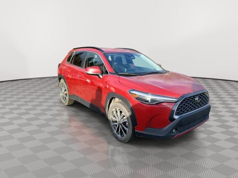 Used 2023 Toyota Corolla Cross XLE image 2