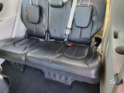 Certified 2024 Chrysler Pacifica Limited FWD image 27