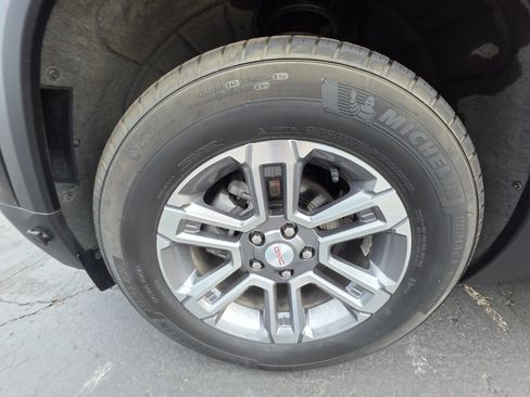 Used 2025 GMC Terrain Elevation w/ Technology Package II AWD/4WD image 10