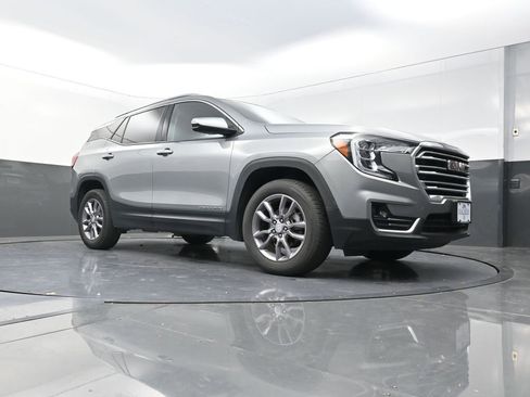 Used 2023 GMC Terrain SLT image 21