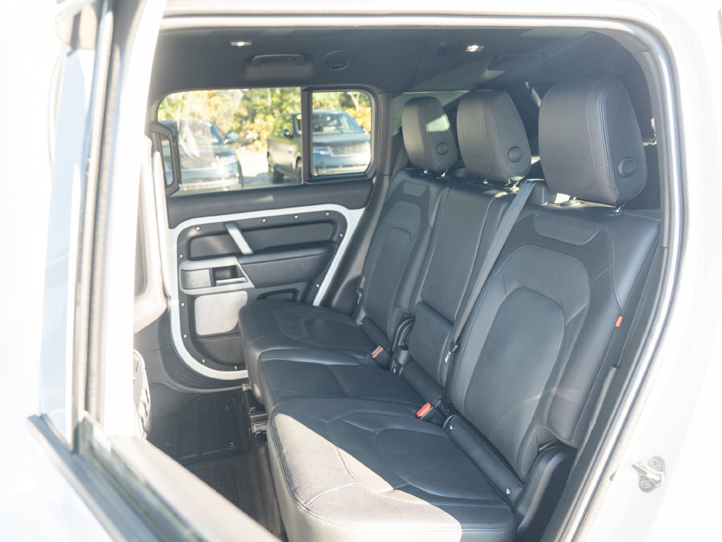 Used 2023 Land Rover Defender 130 X-Dynamic SE AWD/4WD image 35