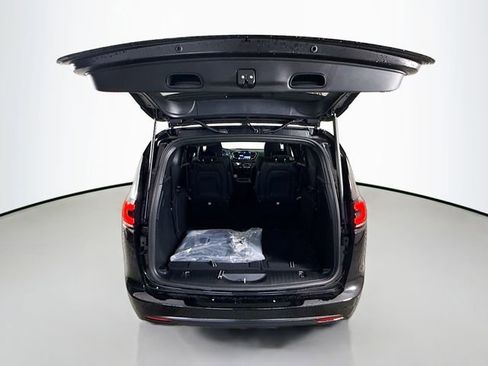 New 2026 Chrysler Pacifica Select w/ S Appearance Package image 23