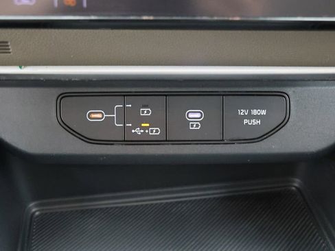 Used 2025 Kia Carnival FWD image 25