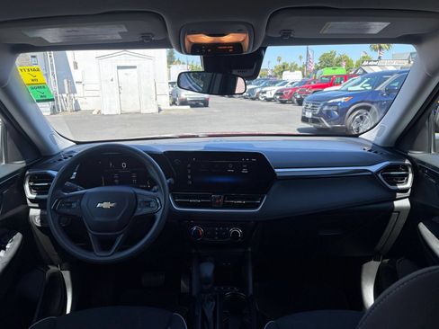 Used 2025 Chevrolet TrailBlazer LT FWD image 27