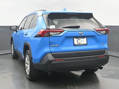 Used 2019 Toyota RAV4 LE w/ All Weather Liner Package AWD/4WD image 4