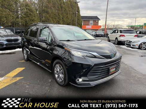 Used 2021 Toyota Sienna XLE image 5