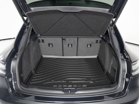 Certified 2026 Porsche Macan AWD/4WD image 46