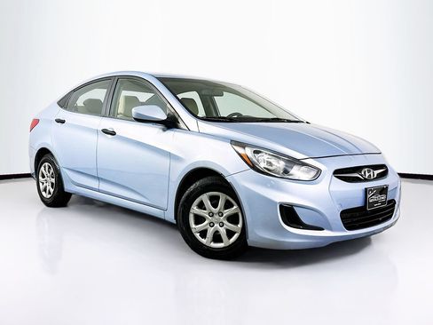 Used 2012 Hyundai Accent GLS FWD image 2
