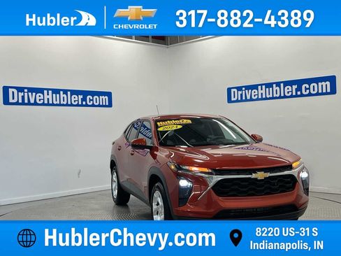 Used 2024 Chevrolet Trax LS w/ LS Convenience Package FWD image 1