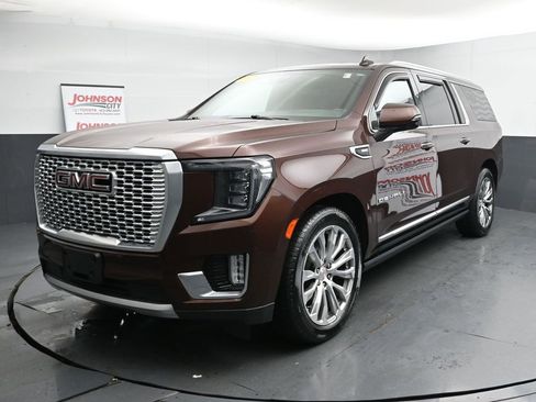 Used 2022 GMC Yukon XL Denali w/ Denali Ultimate Package image 5