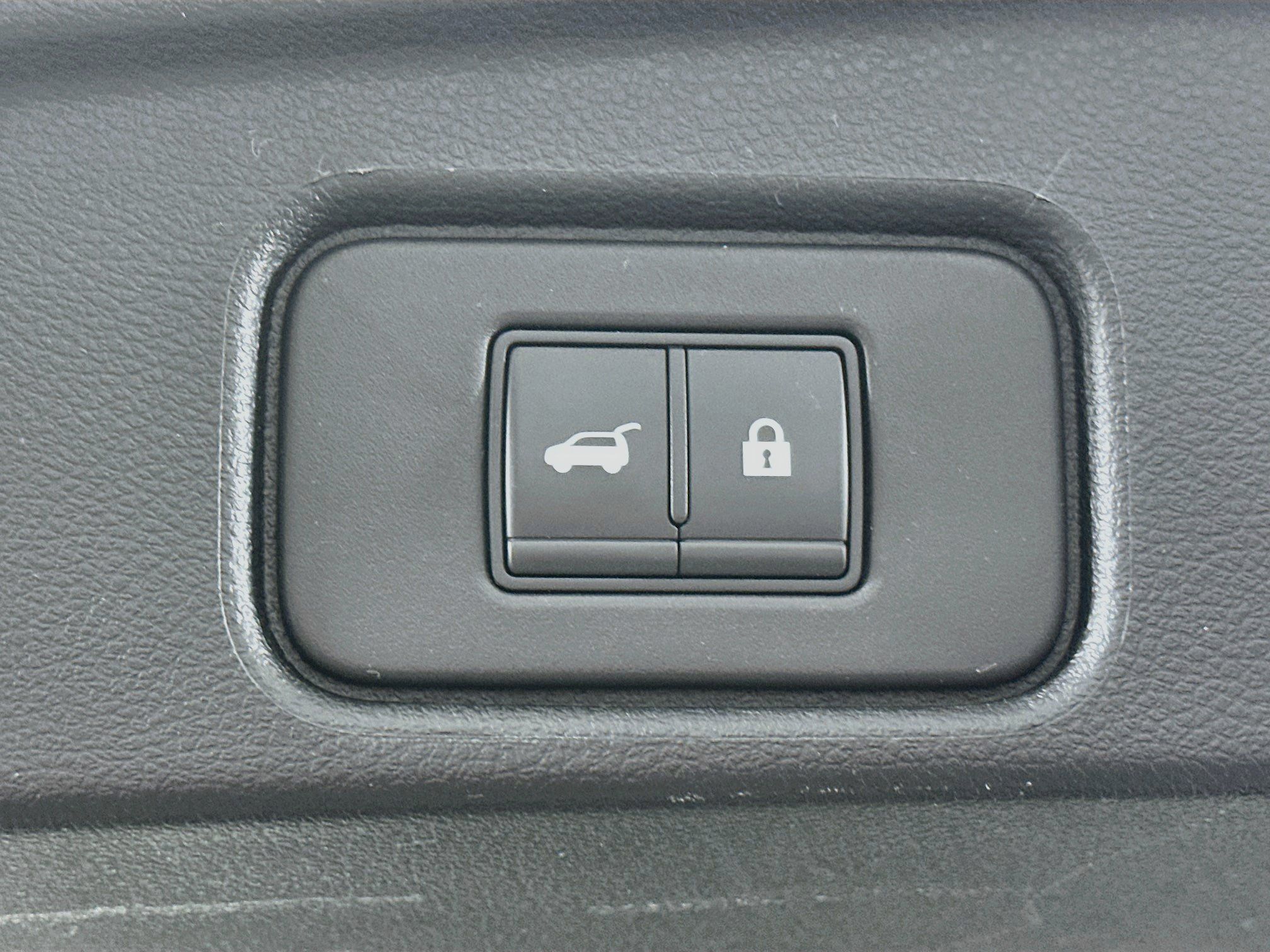 Used 2022 Nissan Pathfinder SL w/ SL Premium Package FWD image 32