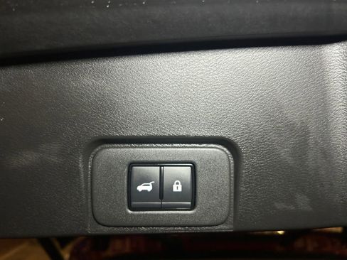 Used 2025 Nissan Rogue SV AWD/4WD image 21