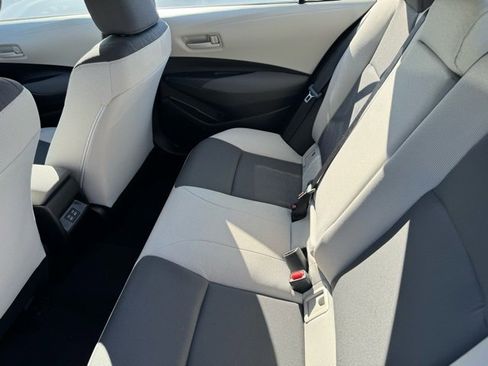 Used 2025 Toyota Corolla LE image 6