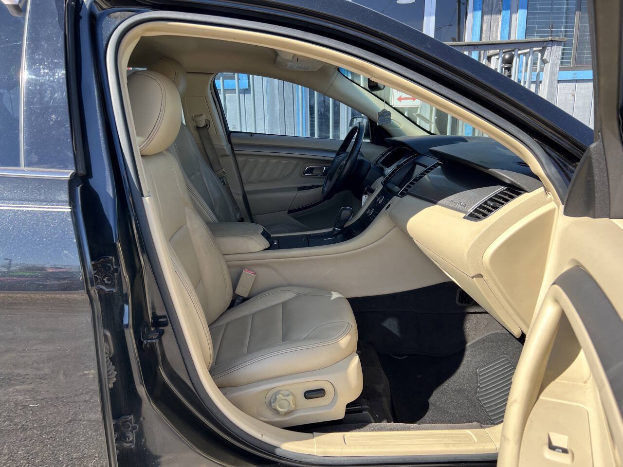 Used 2013 Ford Taurus SEL FWD image 12