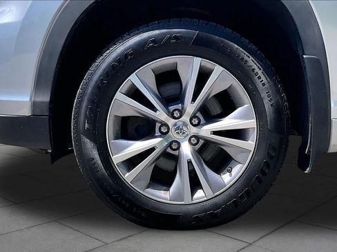 Used 2015 Toyota Highlander XLE AWD/4WD image 11
