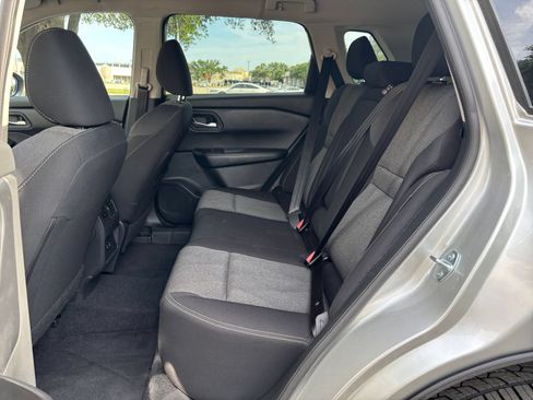 Used 2025 Nissan Rogue SV FWD image 21