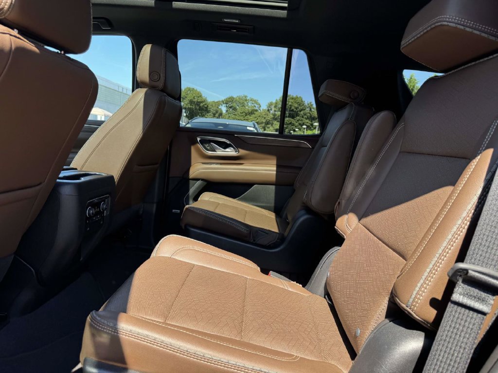 Used 2021 Chevrolet Tahoe High Country w/ Premium Package AWD/4WD image 9