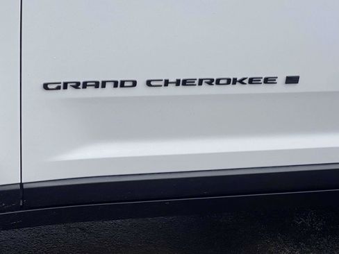Certified 2024 Jeep Grand Cherokee Altitude image 24