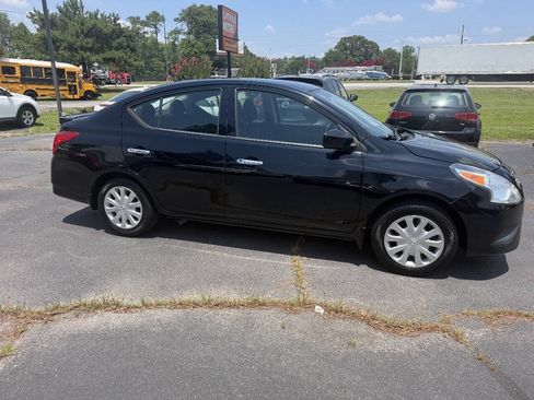 Used 2016 Nissan Versa SV FWD image 6
