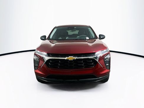 Used 2025 Chevrolet Trax LS image 2