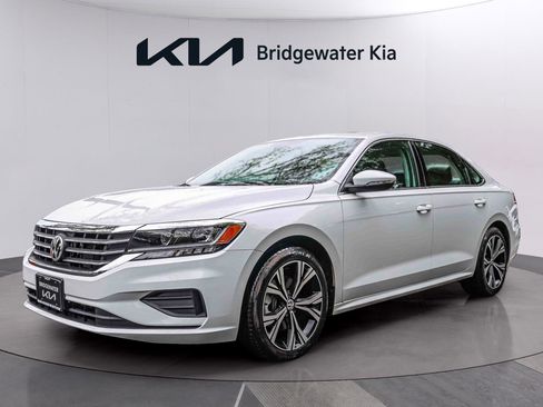 Used 2021 Volkswagen Passat 2.0T SE FWD image 3