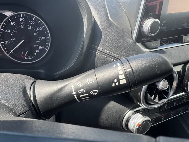 Used 2024 Nissan Sentra SV FWD image 9