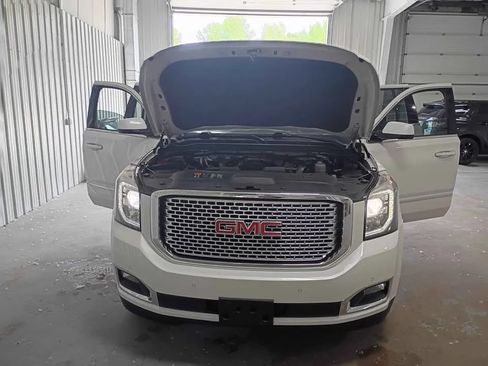 Used 2016 GMC Yukon XL Denali w/ Open Road Package AWD/4WD image 10