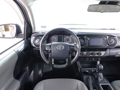 Used 2018 Toyota Tacoma SR image 10