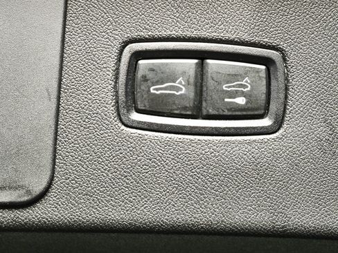Certified 2023 Porsche Cayenne GTS w/ Premium Package AWD/4WD image 32