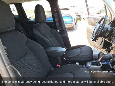 Used 2020 Jeep Renegade Altitude FWD image 15