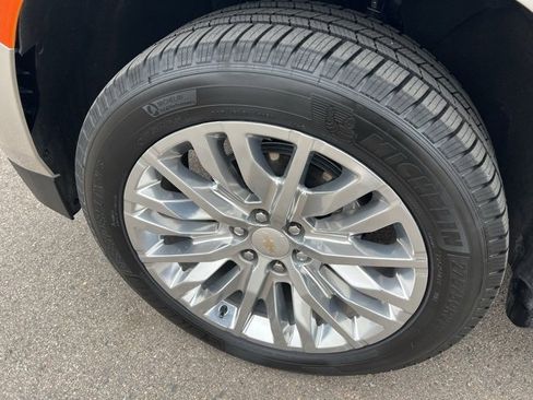 Used 2024 Chevrolet Suburban High Country image 10