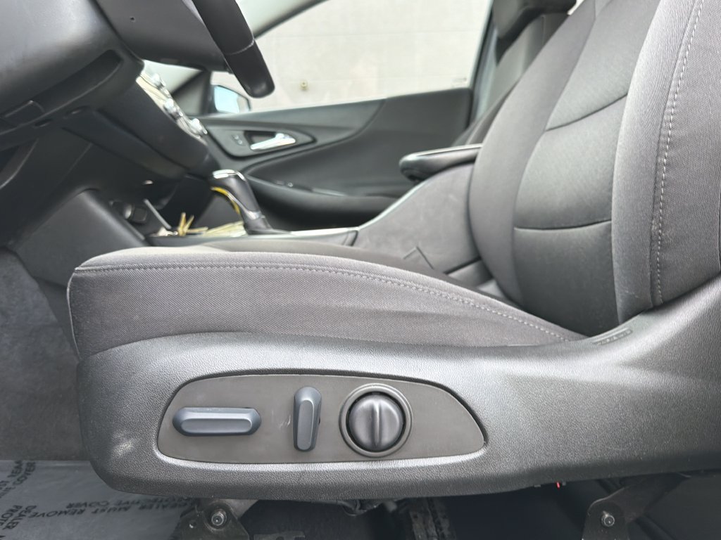 Used 2018 Chevrolet Malibu LT FWD image 21