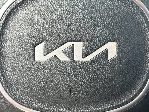 Certified 2023 Kia Sorento S FWD image 18