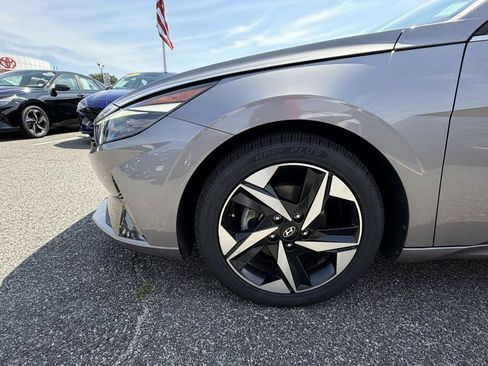Certified 2023 Hyundai Elantra Limited w/ Cargo Package FWD image 5