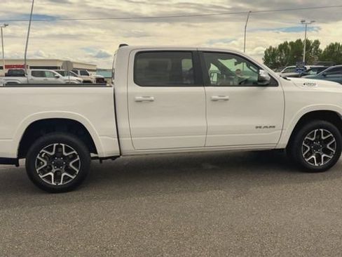 Used 2025 RAM 1500 Laramie AWD/4WD image 9