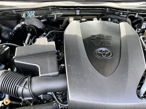 Used 2023 Toyota Tacoma SR5 RWD image 31