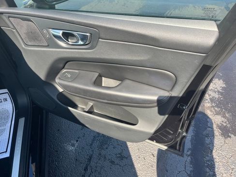 Used 2023 Volvo XC60 B5 Plus image 30