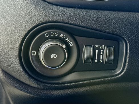 Used 2021 Jeep Renegade Limited image 13