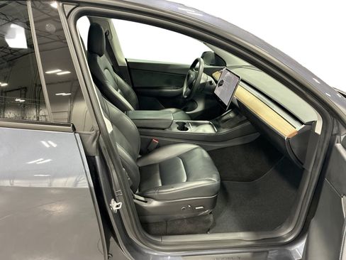 Certified 2021 Tesla Model Y Long Range AWD/4WD image 13