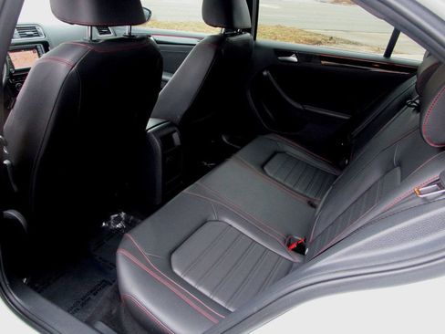 Used 2018 Volkswagen Jetta GLI image 18