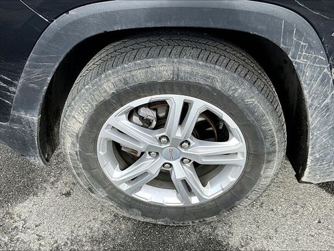 Used 2024 GMC Terrain SLE AWD/4WD image 7