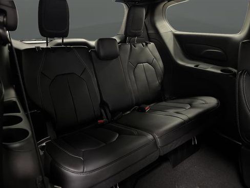 New 2026 Chrysler Pacifica Select w/ S Appearance Package image 31