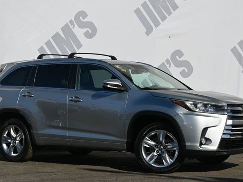 Used 2017 Toyota Highlander Limited image 3