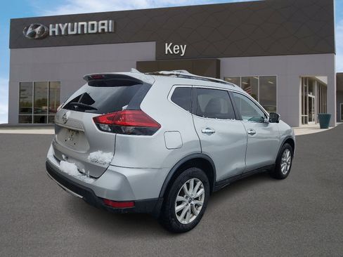 Used 2018 Nissan Rogue SV w/ Premium Package image 4