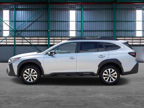 Used 2025 Subaru Outback Premium AWD/4WD image 2