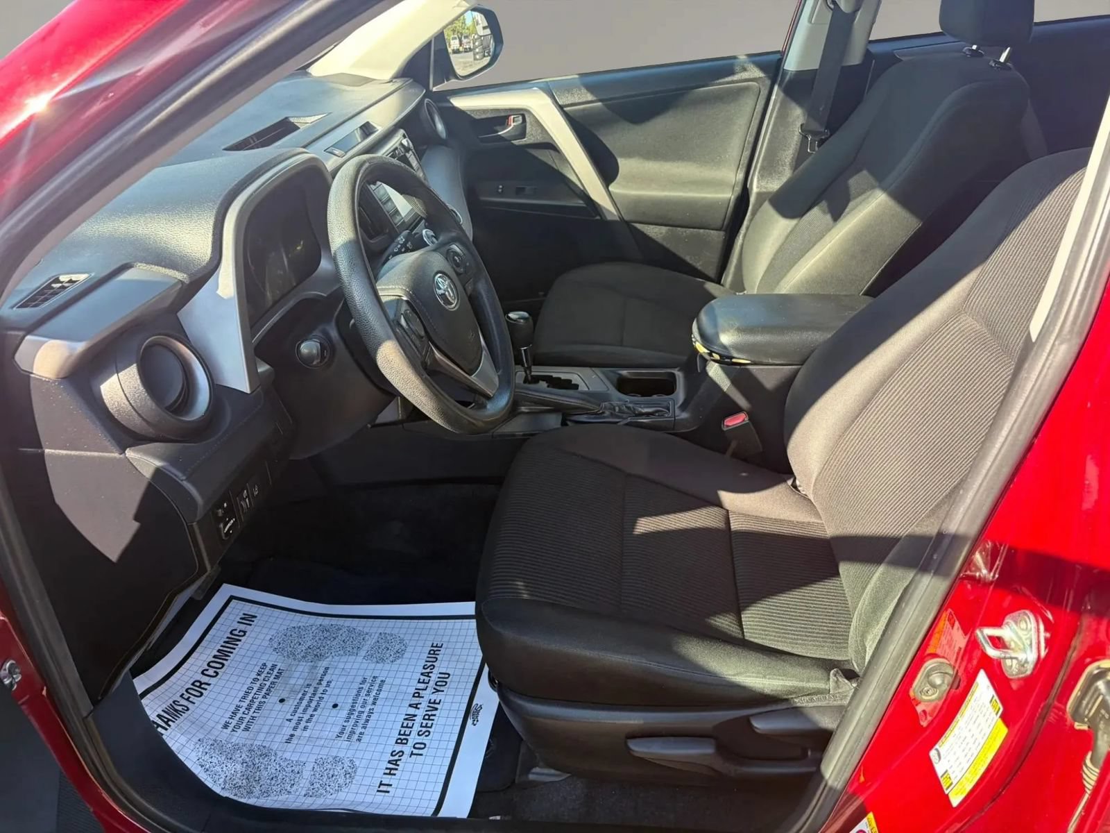 Used 2018 Toyota RAV4 LE FWD image 24
