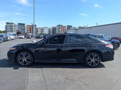 Used 2020 Toyota Camry SE FWD image 8