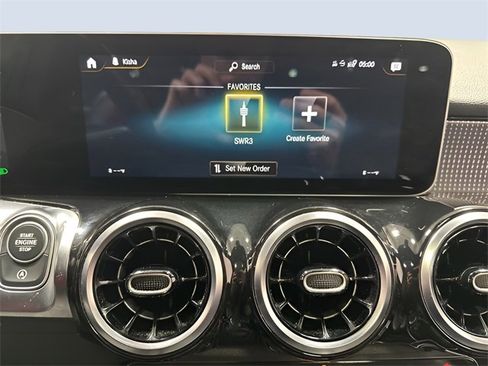 Used 2020 Mercedes-Benz GLB 250 GLB 250 image 22