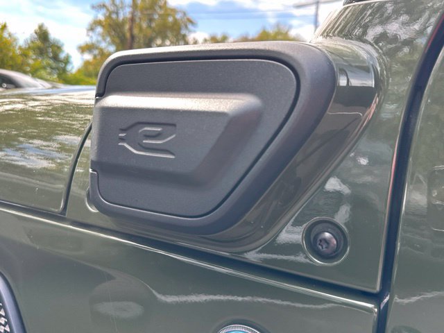 Used 2024 Jeep Wrangler Unlimited AWD/4WD image 24
